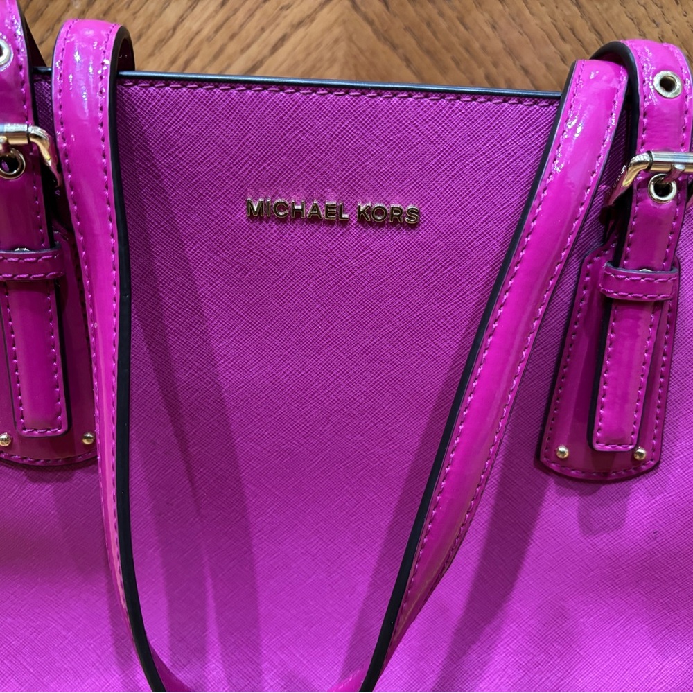 Michael Kors Shimmering Pink Voyager Tote and Matching Wallet Set - Picture 3 of 14